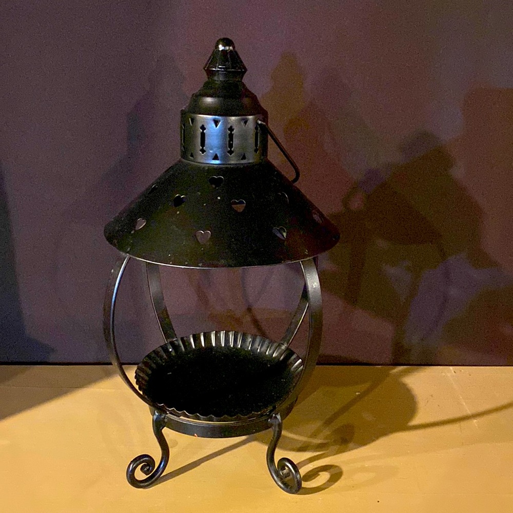 Metal candle holder